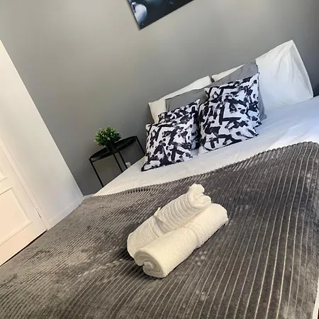 Hostel Rooms, Location For Tourists Lisbon